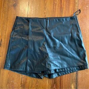 Chic Black Faux Leather Skort